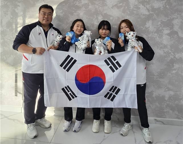 (왼쪽부터) 김세호 코치, 권은지, 금지현, 권유나 [대한사격연맹 제공. 재판매 및 DB 금지]