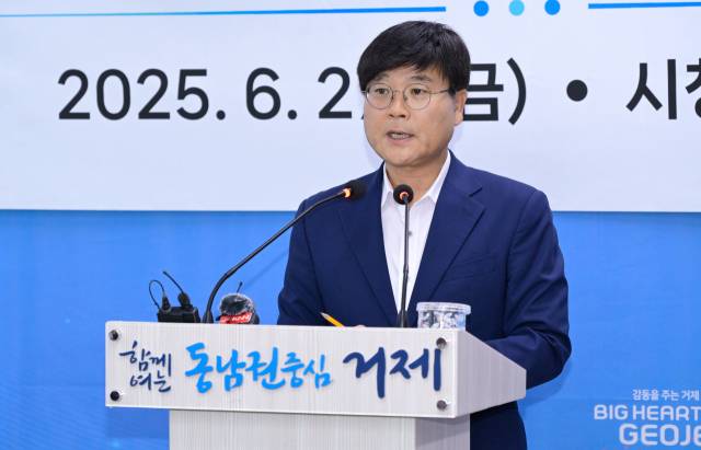 변광용 거제시장은 지난 6월 2일 시청 브리핑룸에서 기자회견을 열고 교착 상태에 빠진 민생회복지원금 지급과 관련해 수정안을 제안하고 조례안 통과를 거듭 호소했다. 부산일보DB