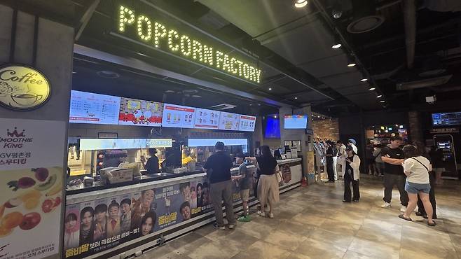 - 오랜만에 극장가가 활력으로 가득 찼다