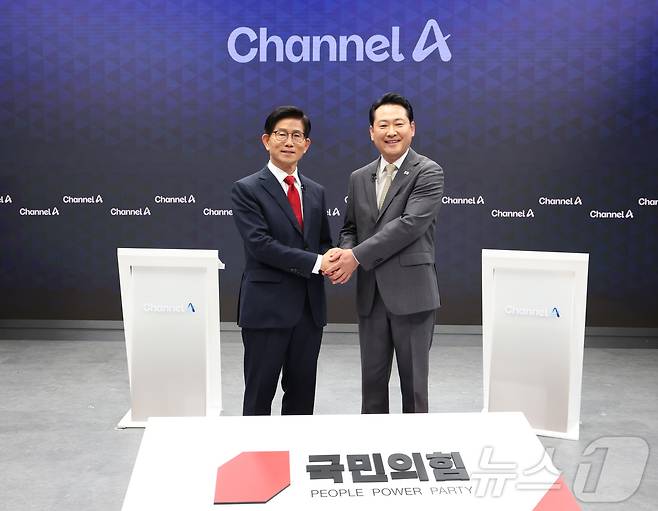 국민의힘 당대표 선거 결선에 진출한 김문수(왼쪽)·장동혁 후보(뉴스1DB) ⓒ News1
