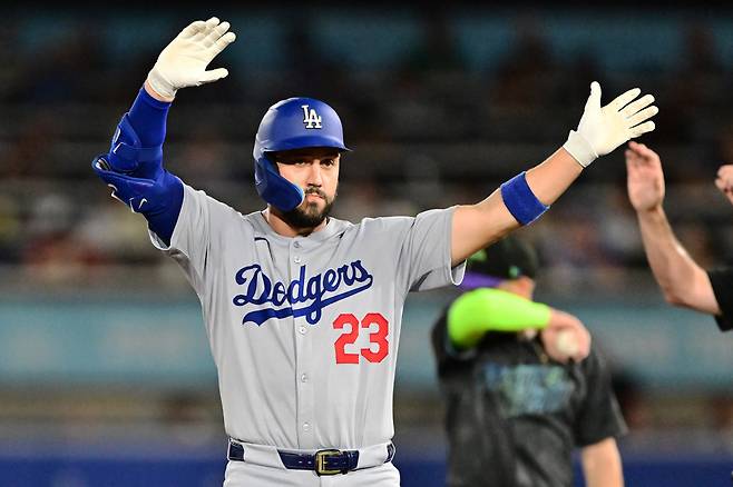 지난 겨울 1500만달러에 FA 계약을 맺고 LA 다저스에 입단한 외야수 마이클 콘포토는 사실상 타율 꼴찌다. AFP연합뉴스