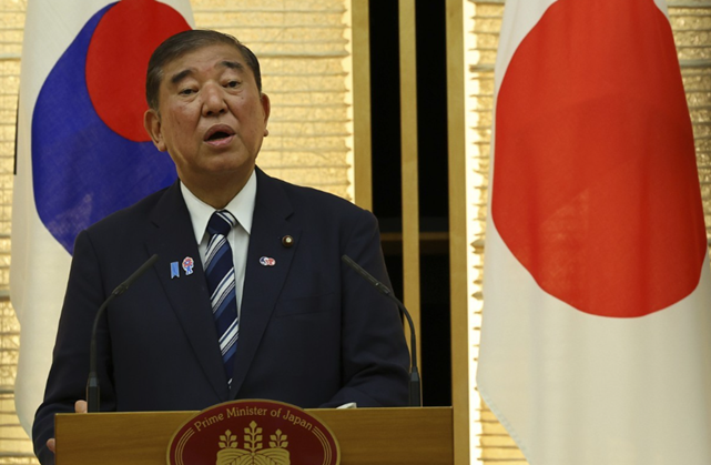 이시바 시게루 일본 총리가 23일 도쿄 총리 관저에서 한일 정상회담 후 공동 언론발표하고 있다. ⓒAP/연합뉴스