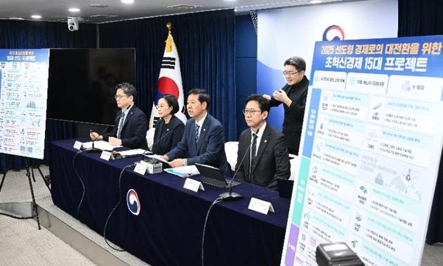 구윤철 부총리 겸 기획재정부 장관이 22일 정부서울청사에서 열린 새정부 경제성장전략 관계부처 합동브리핑에 참석, 발표문을 낭독하고 있다. [기획재정부 제공]