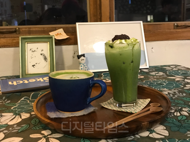 청주 ‘화진다실’의 말차오레, 눈내리는초록숲오레. 정래연기자