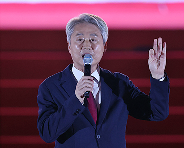 지난 8월22일 충북 청주 오스코에서 열린 국민의힘 제6차 전당대회에서 최고위원 선거 후보인 김근식 서울 송파병 당협위원장이 청중을 상대로 인사말하고 있다.<국민의힘 홈페이지 사진 갈무리>