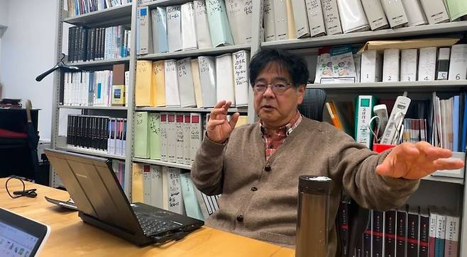 기미야 다다시 도쿄대 명예교수가 지난해 12월 11일 도쿄대 고마바 캠퍼스에서 동북아 정세와 한일 관계에 대해 말하고 있다. 사진=김경민 특파원