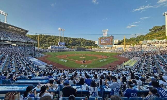 지난달 5일 대구 삼성라이온즈파크에 만원 관중이 들어차 있다. 삼성라이온즈 제공