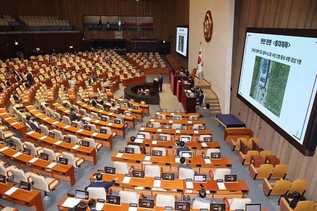 김형동 국민의힘 의원이 23일 서울 여의도 국회 본회의에서 노란봉투법(노동조합 및 노동관계조정법 2·3조 개정)에 대한 무제한 토론을 하고 있다. 연합뉴스