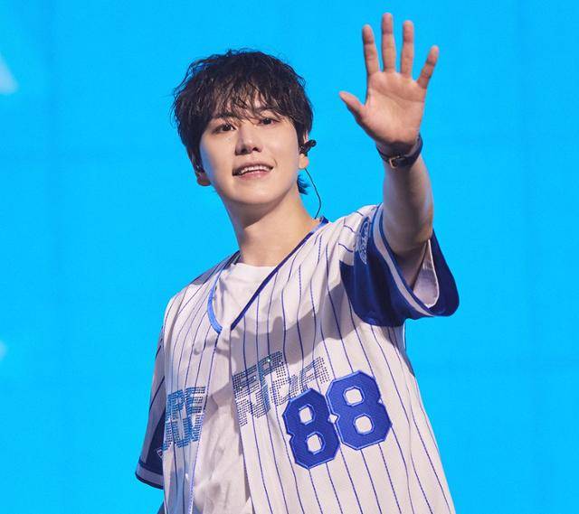 슈퍼주니어는 24일 오후 서울 송파구 올림픽공원 KSPO DOME에서 20주년 기념 콘서트 '슈퍼쇼10(SUPER SHOW 10)' 3회 차 공연을 개최했다. SM엔터테인먼트 제공
