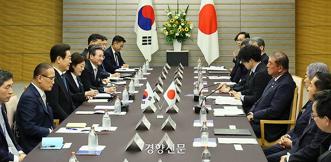 이재명 대통령이 지난 23일 일본 도쿄 나가타초 총리관저에서 열린 이시바 시게루 일본 총리와의 한일정상회담에서 발언하고 있다. 김창길 기자