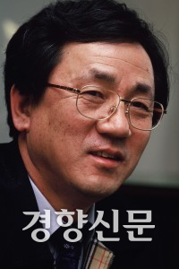 방용석 전 노동부 장관. 경향신문 자료사진