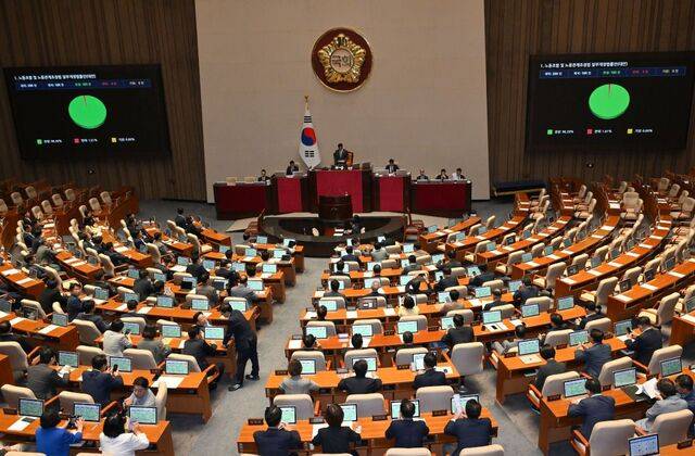24일 국회 본회의에서 '노동조합 및 노동관계조정법 일부개정법률안(노란봉투법)'이 통과되고 있다. 이병주 기자