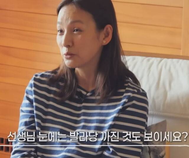 이효리가 김혜자에게 연기에 대해 궁금한 것을 묻고 있다. / JTBC '천국보다 아름다운 혜자의 뜰'