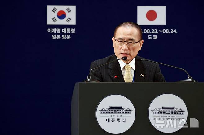 [도쿄=뉴시스] 고범준 기자 = 위성락 국가안보실장이 24일(현지 시간) 일본 도쿄 한 호텔에 마련된 프레스센터에서 이재명 대통령의 한일 정상회담 관련 브리핑을 하고 있다. 2025.08.24. bjko@newsis.com