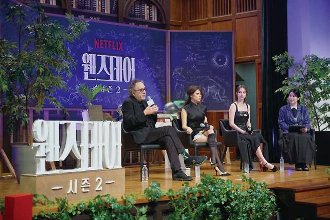 8월11일 서울 종로구 포시즌스 호텔 서울에서 열린 《웬즈데이》 시즌2 간담회에 참석한 팀 버튼 감독 ⓒ넷플릭스