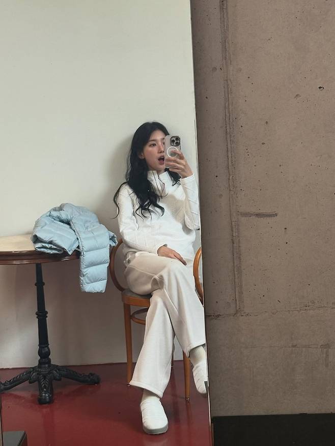 수지 인스타그램 캡처.