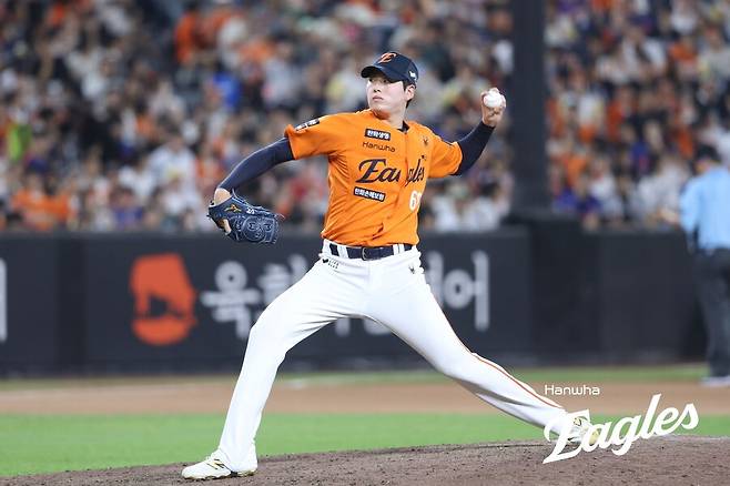 ▲ 8회 위기를 잘 막아낸 조동욱 ⓒ한화이글스