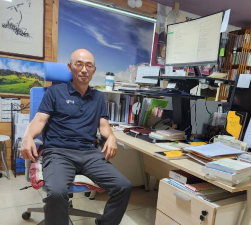 ◇월요시편지 1,000호를 앞 둔 박제영시인을 달아실출판사에서 만났다.