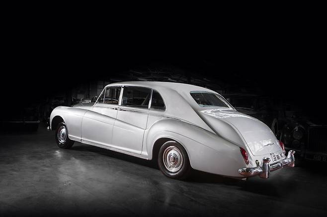 엘비스 프레슬리의&nbsp;팬텀 V