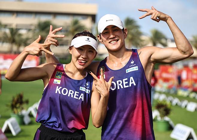 2025 근대5종 계주 세계선수권대회 혼성계주 3위에 오른 성승민(왼쪽)과 서창완. 사진 | 대한근대5종연맹