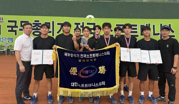 조홍석 감독과 대전대 선수들. 사진/대전대 제공