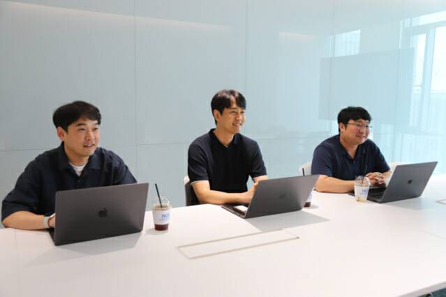 (왼쪽부터) 이완기 레저상품개발 리더, 윤홍일 레저개발 조직 리더, 윤정식 레저주문개발 리더