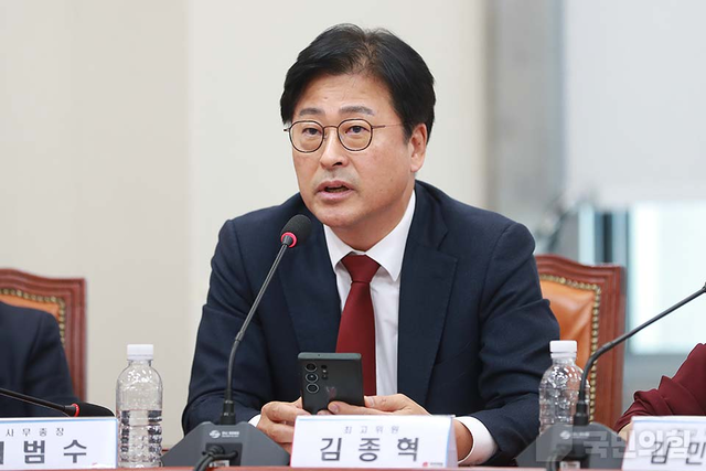 지난 2024년 10월31일 국회 본청에서 열린 국민의힘 최고위원회의에 김종혁 당시 최고위원이 참석해 발언하고 있다.<국민의힘 홈페이지 사진>