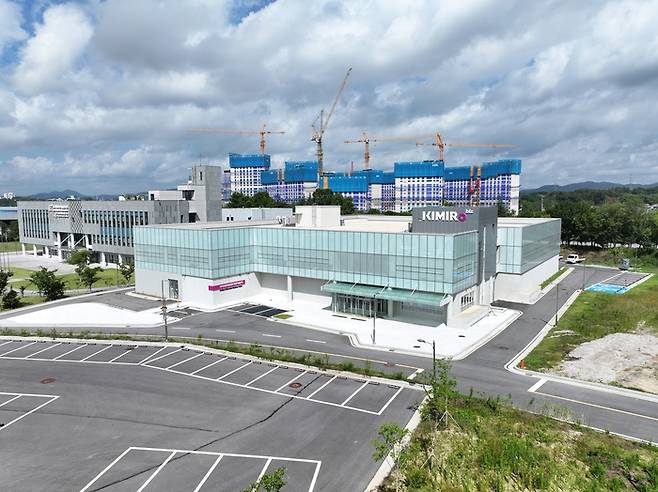 한국마이크로의료로봇연구원(KIMIRo) 마이크로의료로봇개발지원센터 전경.