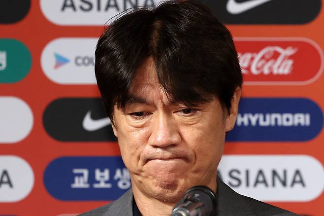 <yonhap photo-4208=""> 질의 답변하는 홍명보 감독 (서울=연합뉴스) 이동해 기자 = 홍명보 축구 국가대표팀 감독이 25일 오후 서울 종로구 축구회관에서 9월 A매치 2연전에 나설 대표팀 명단을 발표한 뒤 질의에 답하고 있다. 2025.8.25 eastsea@yna.co.kr/2025-08-25 14:31:17/ <저작권자 ⓒ 1980-2025 ㈜연합뉴스. 무단 전재 재배포 금지, AI 학습 및 활용 금지></yonhap>