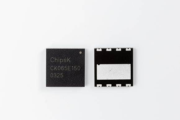 경기도 지원받은 '칩스케이'가 양산을 시작한 국내 최초 650V급 질화갈륨 전력반도체. [사진=경기도]