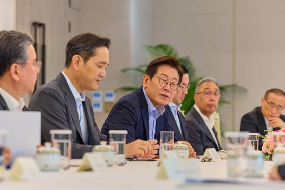 이재명 대통령이 지난 19일 서울 용산 대통령실 청사에서 열린 미일 순방 동행 경제단체 및 기업인 간담회에서 발언하고 있다. 사진 대통령실