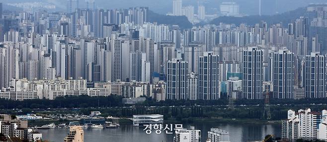 지난 6월29일 서울 남산 간이전망대에서 바라 본 강남 일대 아파트 단지. 서성일 선임기자