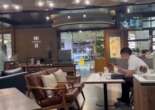 북한 평양에서 운영 중인 카페 ‘미래 리저브’ 내부를 담은 동영상 캡처. 뉴욕타임스