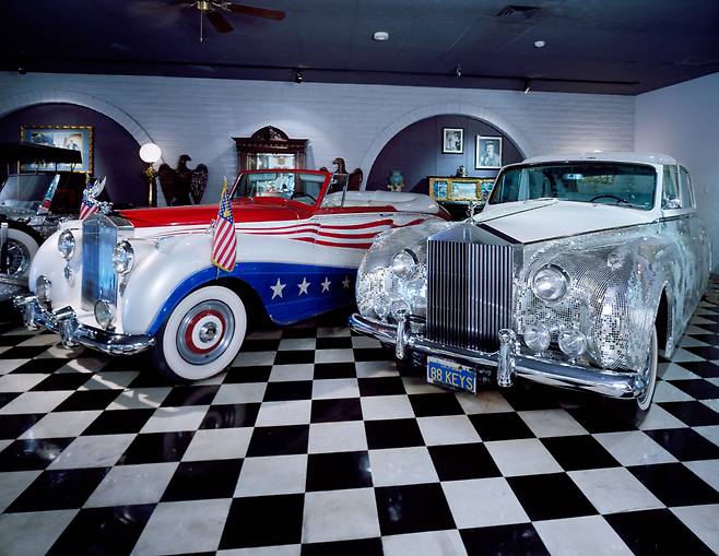 거울 조각으로 장식한 리버라치의 팬텀 V [롤스로이스 제공]