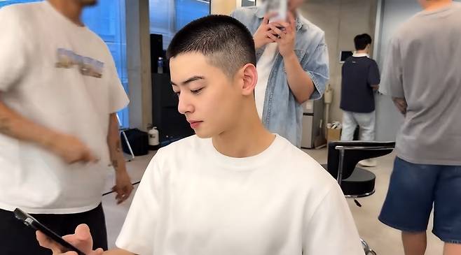 차은우 채널 영상 캡처