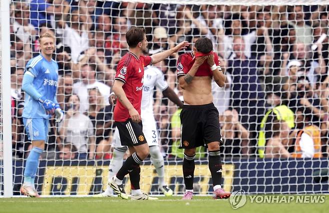 페널티킥을 실축하고 아쉬워하는 맨유의 브루누 페르난드스 (Adam Davy/PA via AP=연합뉴스)