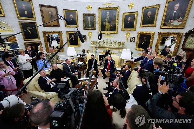 집무실(오벌 오피스)서 회담하는 모습 [AP=연합뉴스 자료사진. 재판매 및 DB 금지]