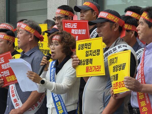 해상풍력 경남어업인대책위원회 주최로 26일 오전 창원 성산구 상남동 수협중앙회 경남지역본부 뒤편 야외 주차장에서 기자회견이 열렸다. /최석환 기자