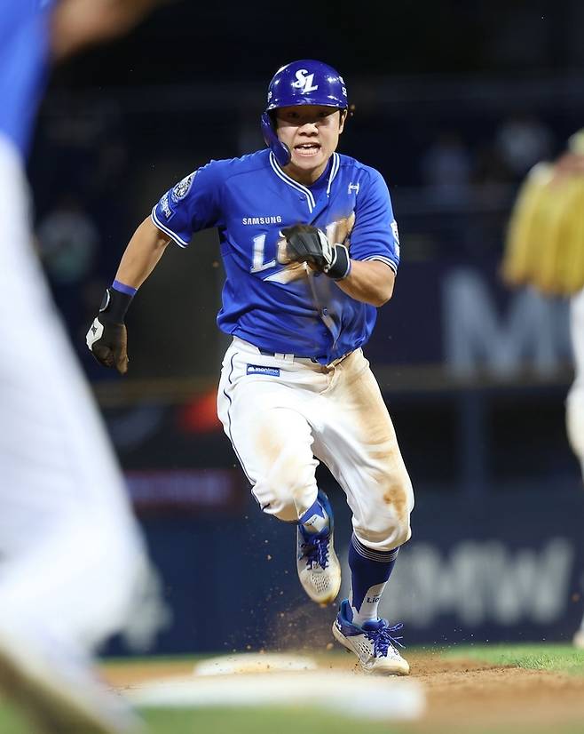 지난 20일 창원 NC파크에서 열린 '2025 신한 SOL 뱅크 KBO리그' 삼성 라이온즈와 NC 다이노스 경기에서 김지찬을 도루를 시도하고 있다. <삼성 라이온즈 제공>