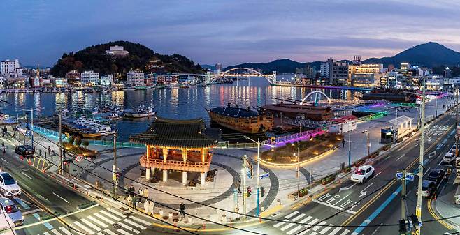 통영 강구안 야경 (사진=한국관광공사)