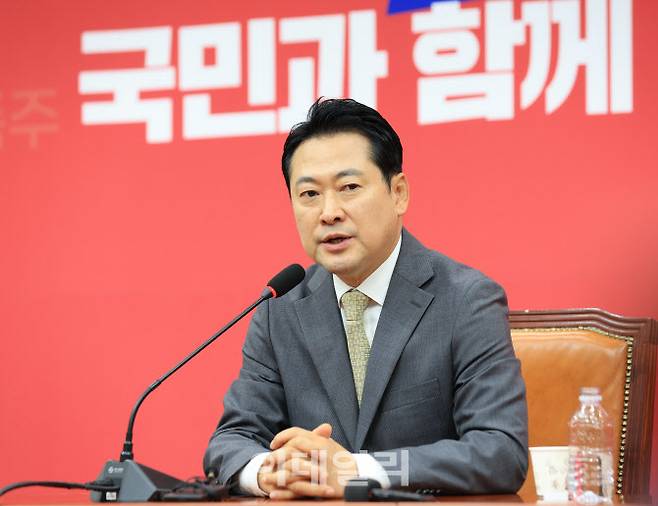 [이데일리 노진환 기자] 장동혁 국민의힘 신임 당대표가 26일 오전 서울 여의도 국회에서 열린 기자회견에서 발언을 하고 있다.