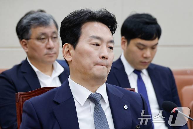 박장범 한국방송공사(KBS) 사장이 26일 서울 여의도 국회에서 열린 과학기술정보방송통신위원회 제428회국회(임시회) 제2차 전체회의에 출석해 의원 질의를 듣고 있다. 2025.8.26/뉴스1 ⓒ News1 안은나 기자
