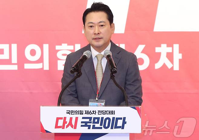장동혁 국민의힘 신임 당대표가 26일 서울 여의도 국회도서관에서 열린 국민의힘 제6차 전당대회 결선에서 당대표로 선출된 뒤 수락연설을 하고 있다. 2025.8.26/뉴스1 ⓒ News1 국회사진기자단