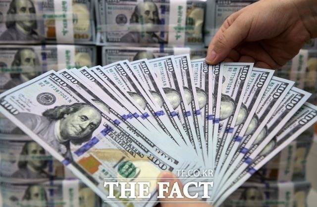 제롬 파월 미국 연방준비제도(Fed) 의장의 잭슨홀 연설 후 금리 인하 기대가 다시 신중한 기조로 해석된 가운데 원·달러 환율이 소폭 반등하고 있다. /뉴시스