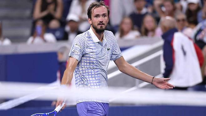 2021년 우승자 출신 메드베데프가 올해 US오픈에서 1회전 탈락했다. ATP