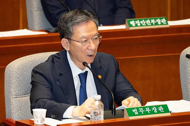 정성호 법무부 장관이 25일 서울 여의도 국회에서 열린 제428회 국회(임시회) 예산결산특별위원회 제1차 전체회의에 출석해 의원 질의에 답하고 있다. 2025.8.25/뉴스1