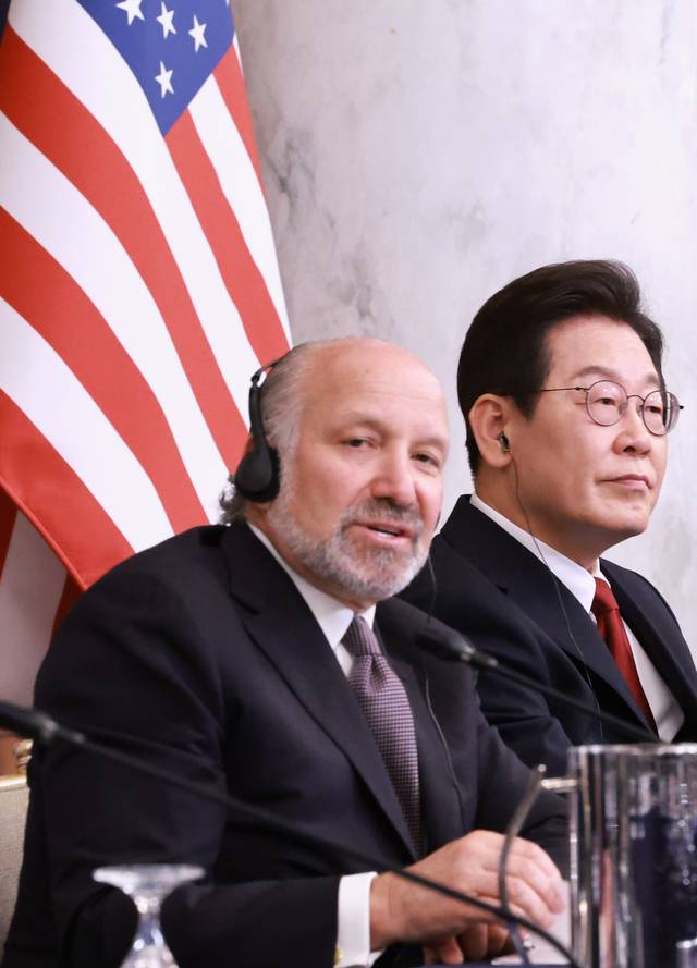러트닉 상무장관 발언 듣는 이재명 대통령. 연합뉴스