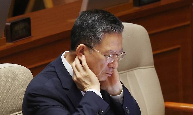 정성호 법무부 장관이 지난 24일 국회 본회의에 출석한 모습. 연합뉴스