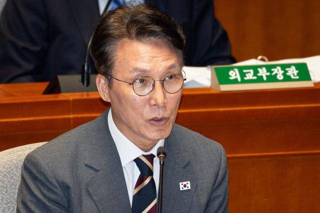 김민석 국무총리가 25일 서울 여의도 국회에서 열린 제428회 국회(임시회) 예산결산특별위원회 제1차 전체회의에 출석해 의원 질의에 답하고 있다. 뉴스1