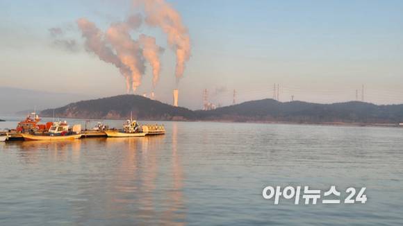 태안화력발전소. 2035년 NDC 달성을 위해서는 석탄발전 조기폐쇄 정책이 뒤따라야 한다는 지적이 나온다. [사진=정종오 기자]